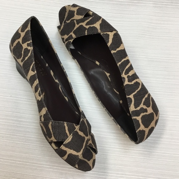 Comfortable Low Heel Wedges.  Ralph Lauren - Picture 6 of 7